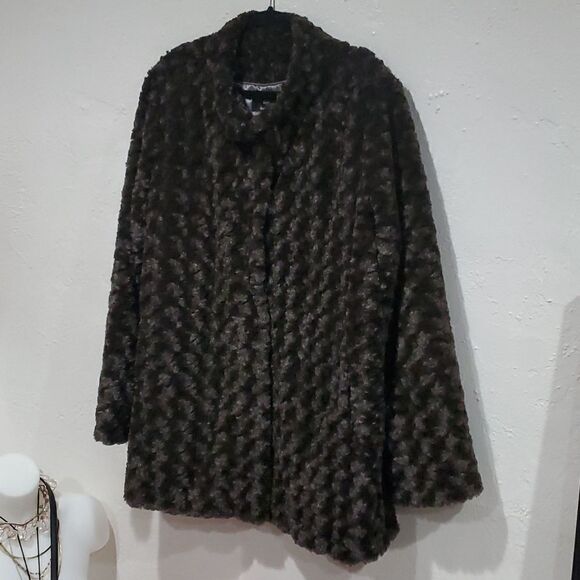 Like New Dennis Bass Faux Fur Coat Size 2XL - Picture 3 of 15